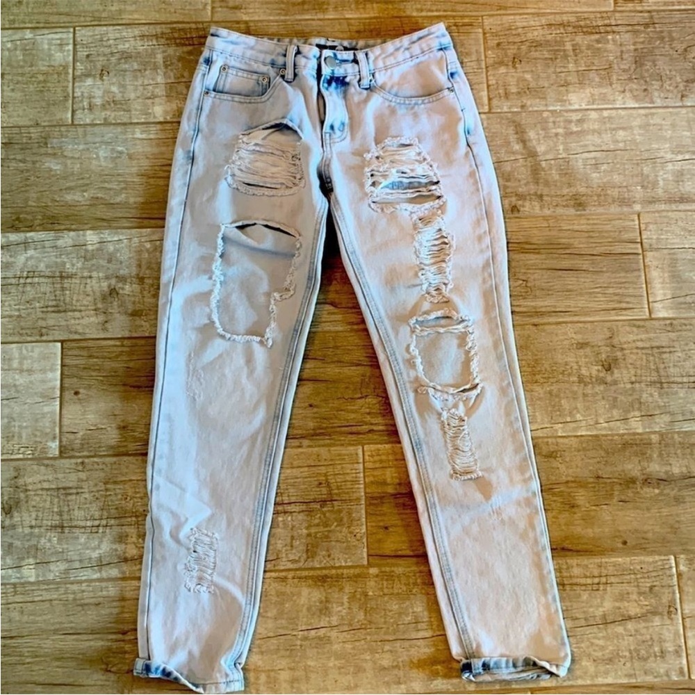 Boohoo light washed distressed light wash denim jeans with holes